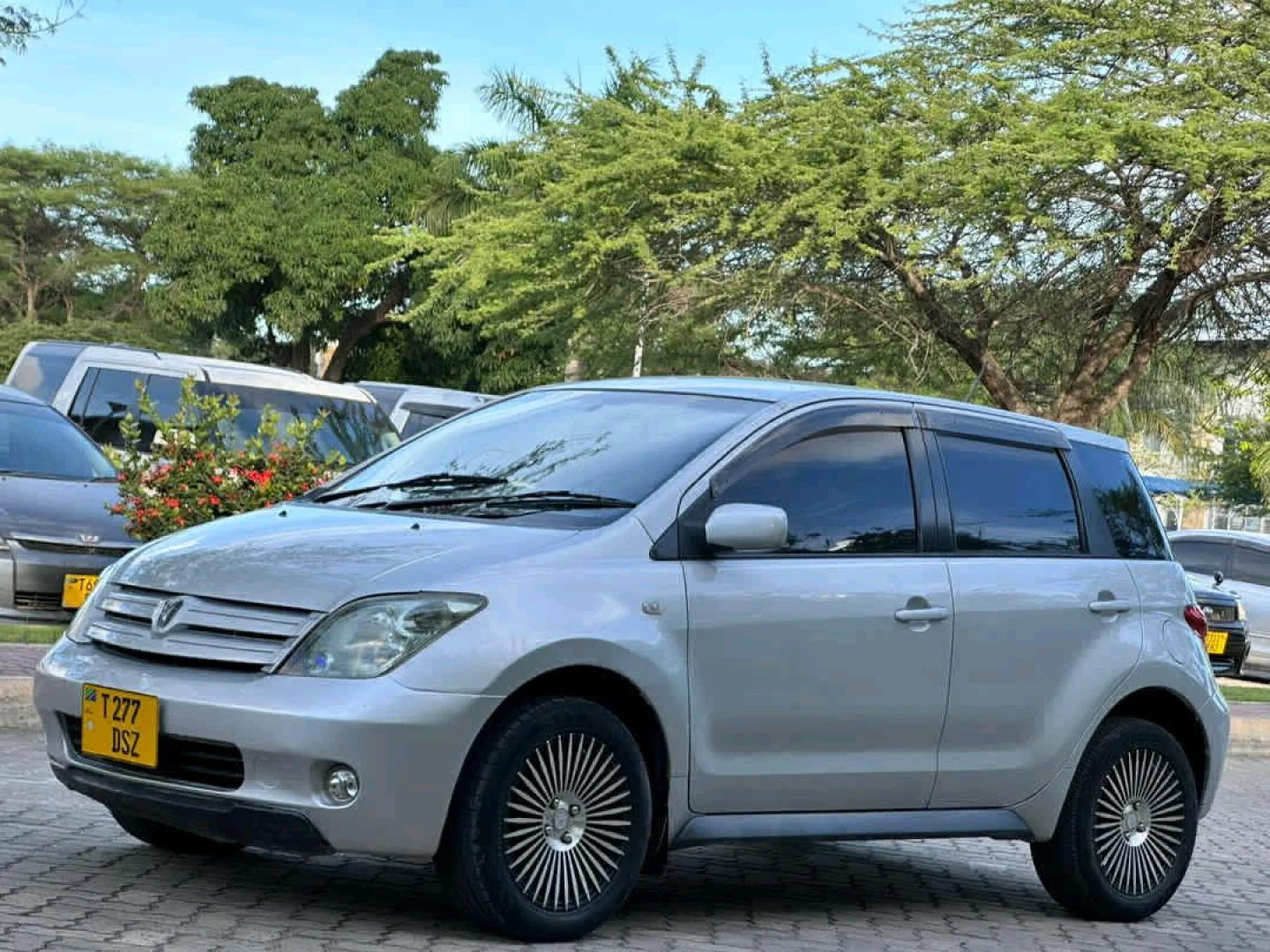 Toyota Ist 2004 Model (Reg DSZ) thumbnail 5