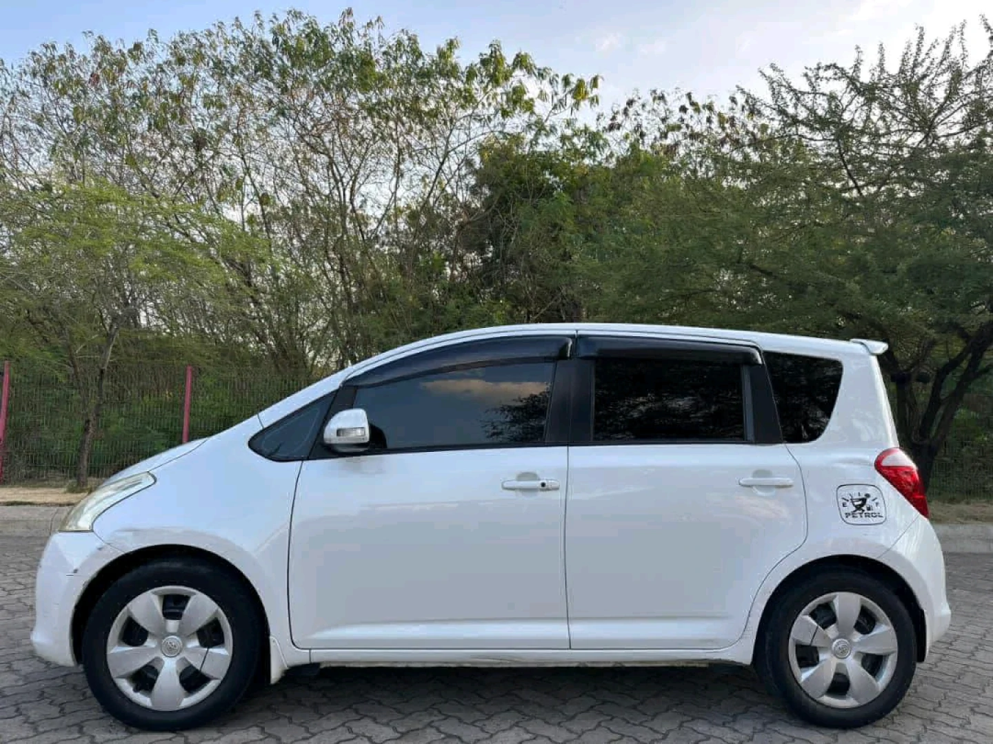 Toyota Ractis EKA 2007 Model for Sale thumbnail 5