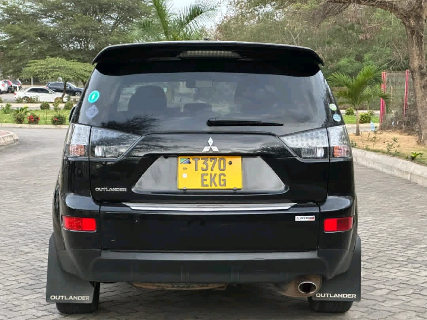 Black Mitsubishi Outlander SUV 2007 (2360cc) thumbnail 3