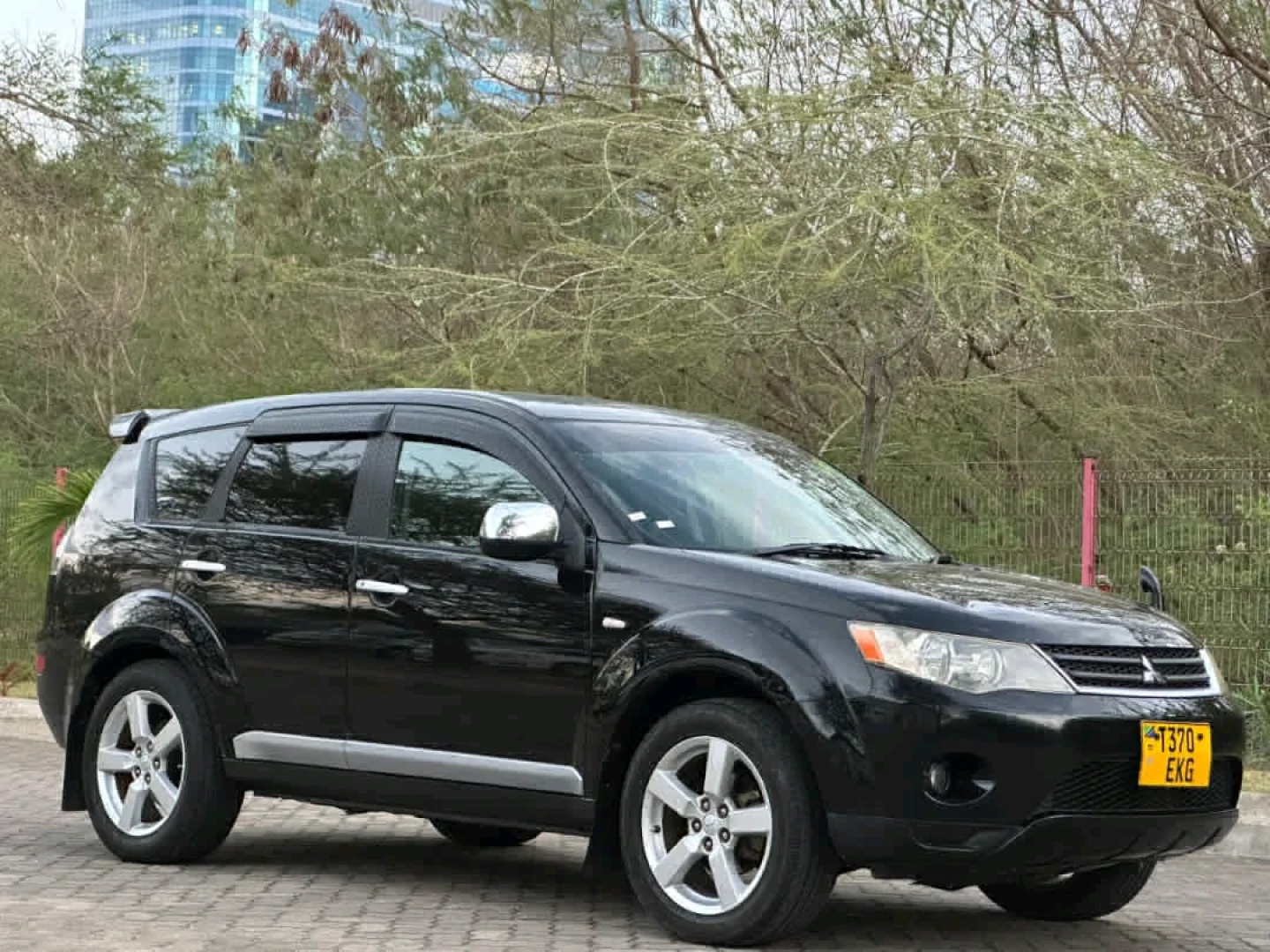 Black Mitsubishi Outlander SUV 2007 (2360cc) thumbnail 5