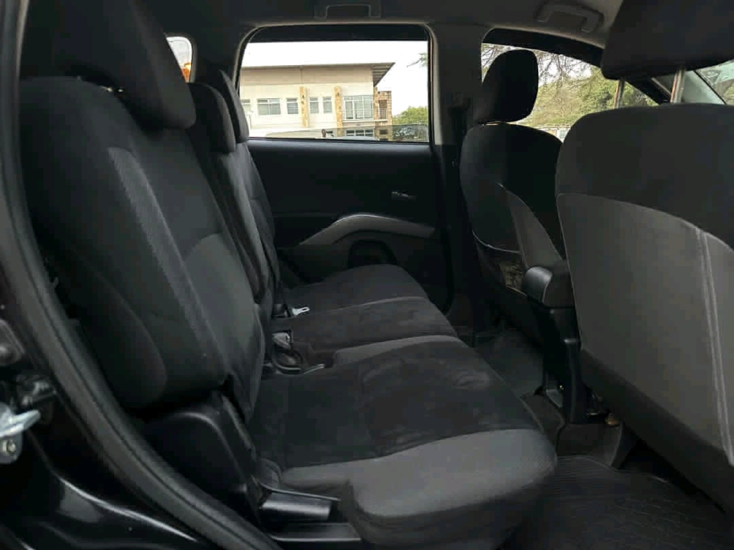 Black Mitsubishi Outlander SUV 2007 (2360cc) thumbnail 6