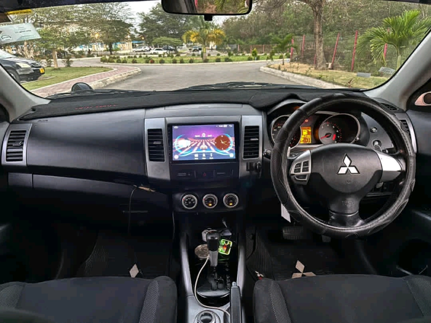 Black Mitsubishi Outlander SUV 2007 (2360cc) thumbnail 7