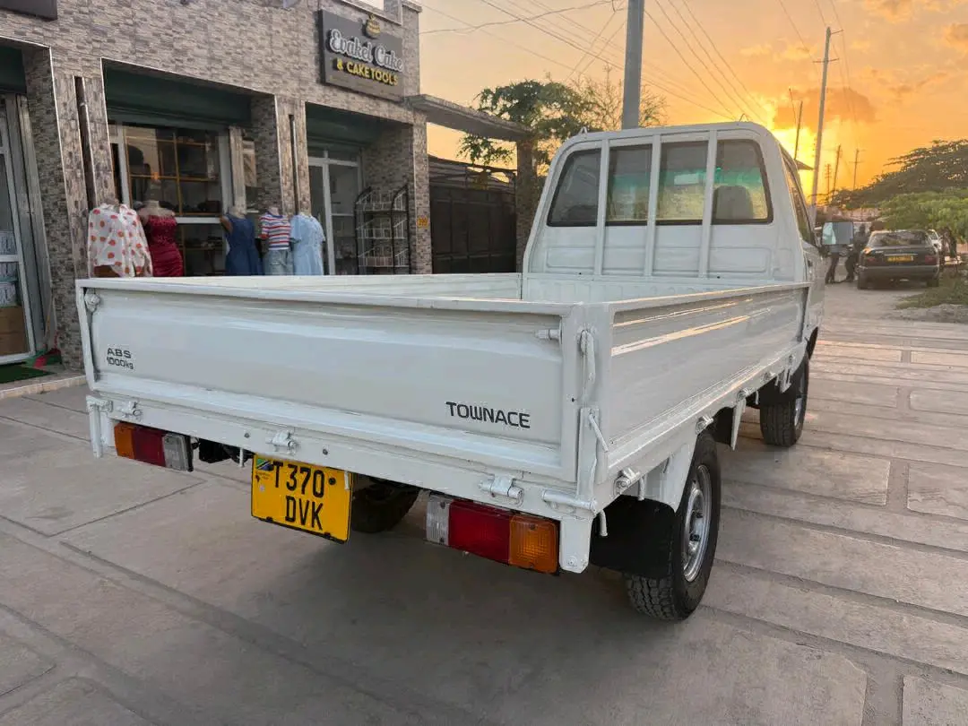 Toyota Townace Pickup (Reg DVK) thumbnail 5