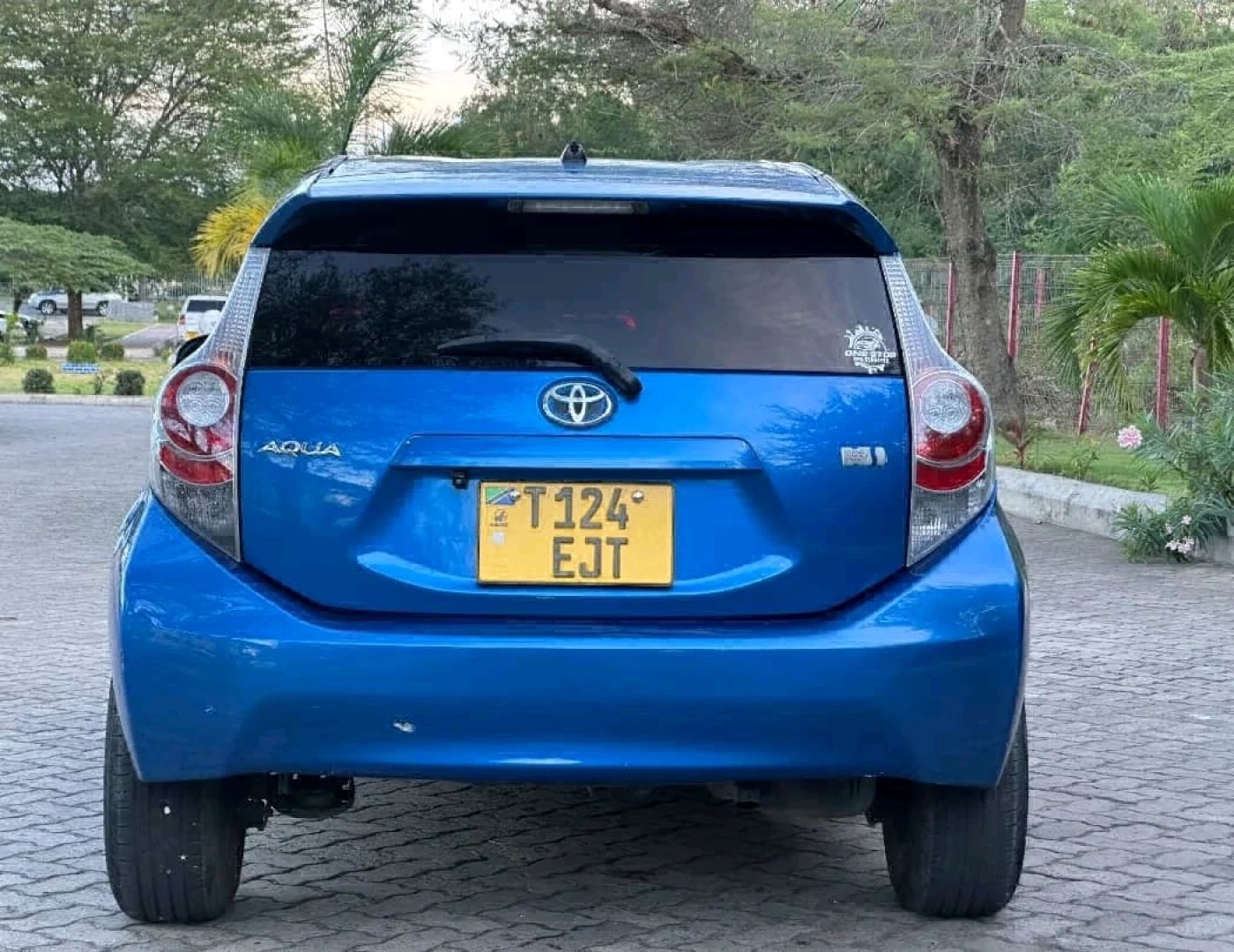Blue Toyota Aqua Hybrid 2013 with Android TV thumbnail 3