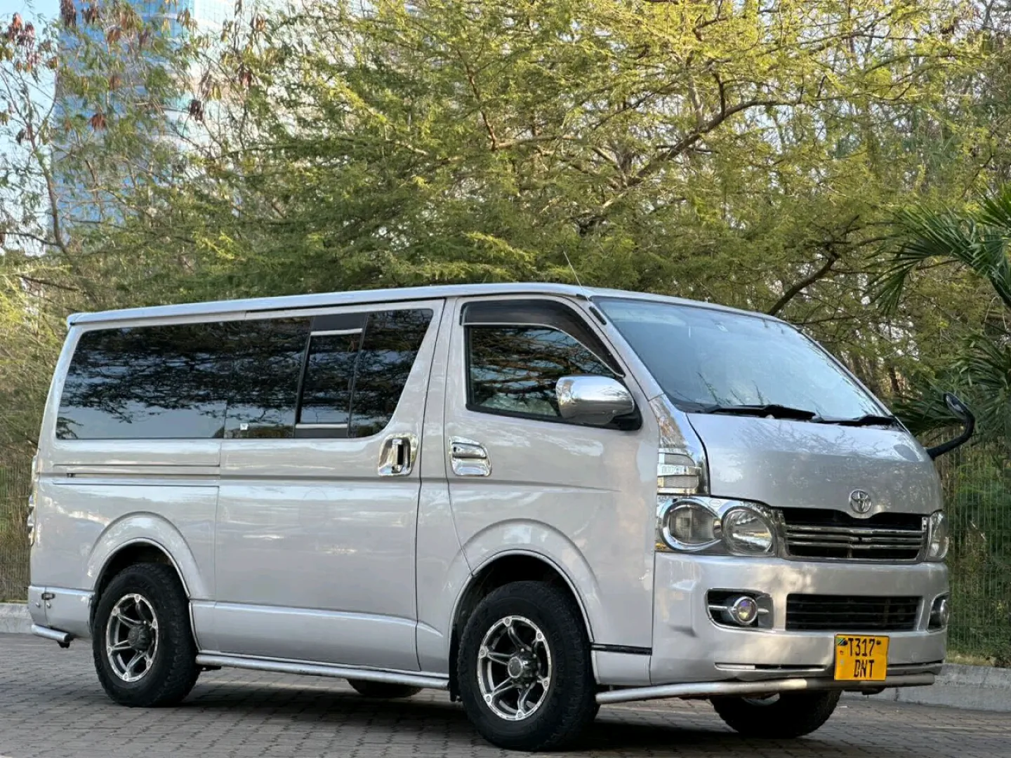 Toyota Hiace Quantum Van 2010 Model (Reg DNT) thumbnail 3