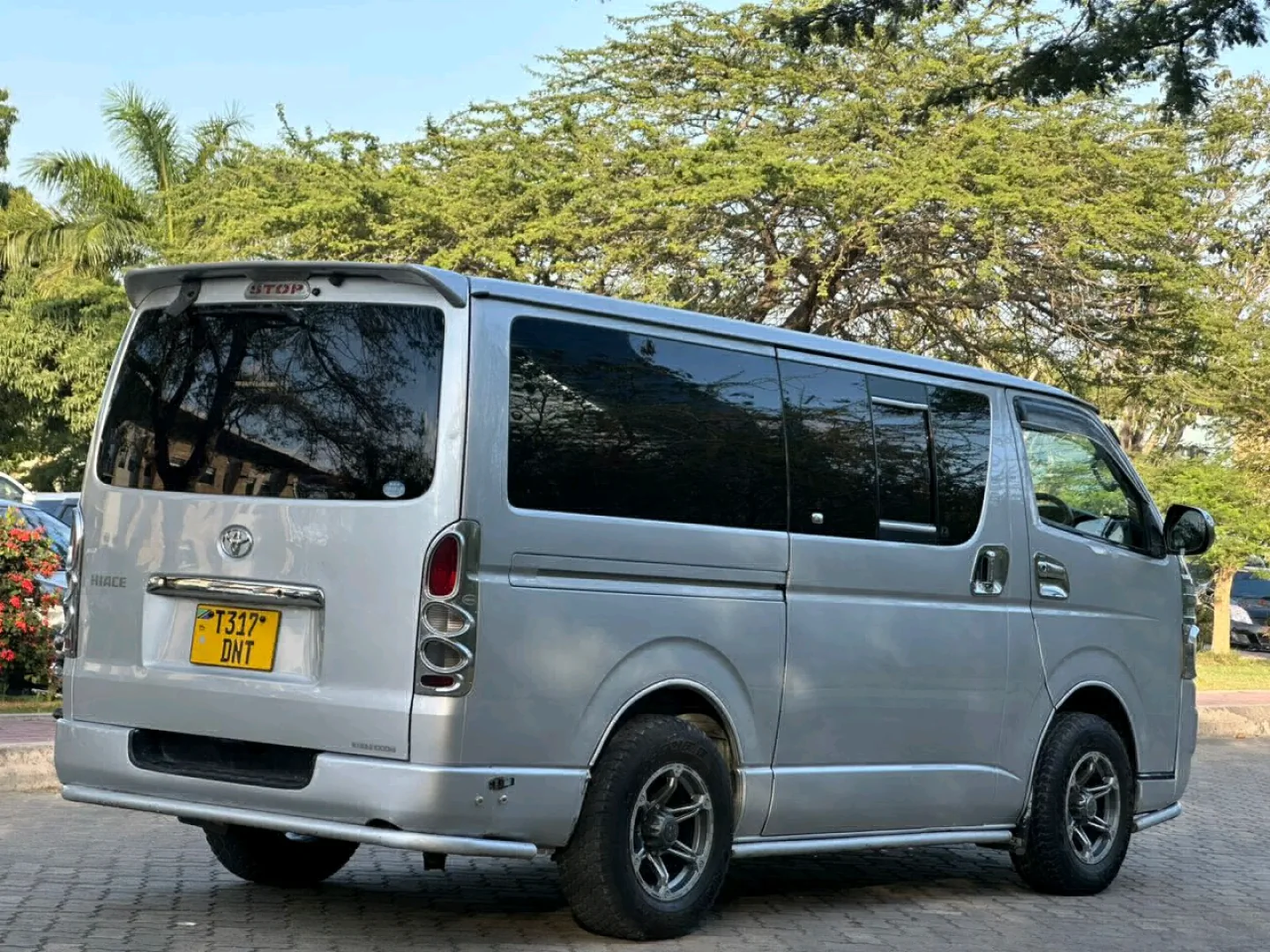 Toyota Hiace Quantum Van 2010 Model (Reg DNT) thumbnail 5