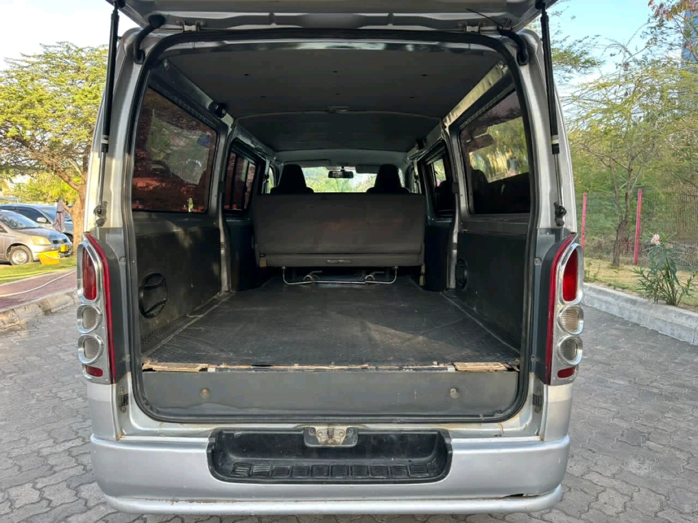 Toyota Hiace Quantum Van 2010 Model (Reg DNT) thumbnail 6