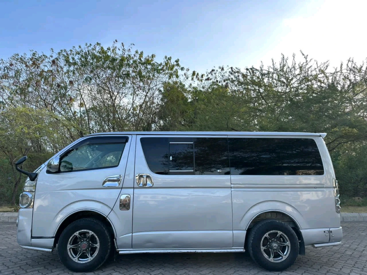 Toyota Hiace Quantum Van 2010 Model (Reg DNT) thumbnail 8