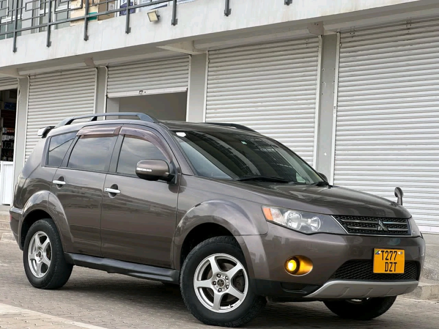 Mitsubishi Outlander Open Roof 2010 thumbnail 2