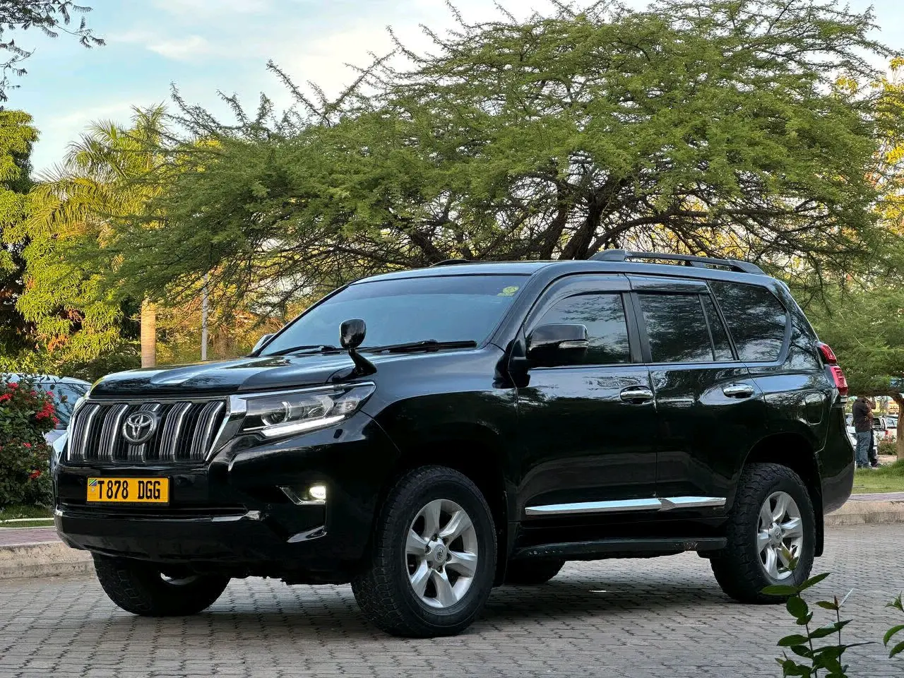 Toyota Land Cruiser Prado 150 (2011) thumbnail 2