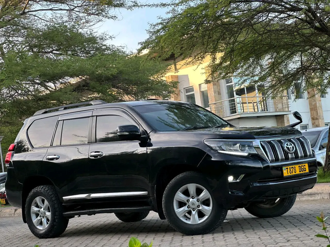 Toyota Land Cruiser Prado 150 (2011) thumbnail 3