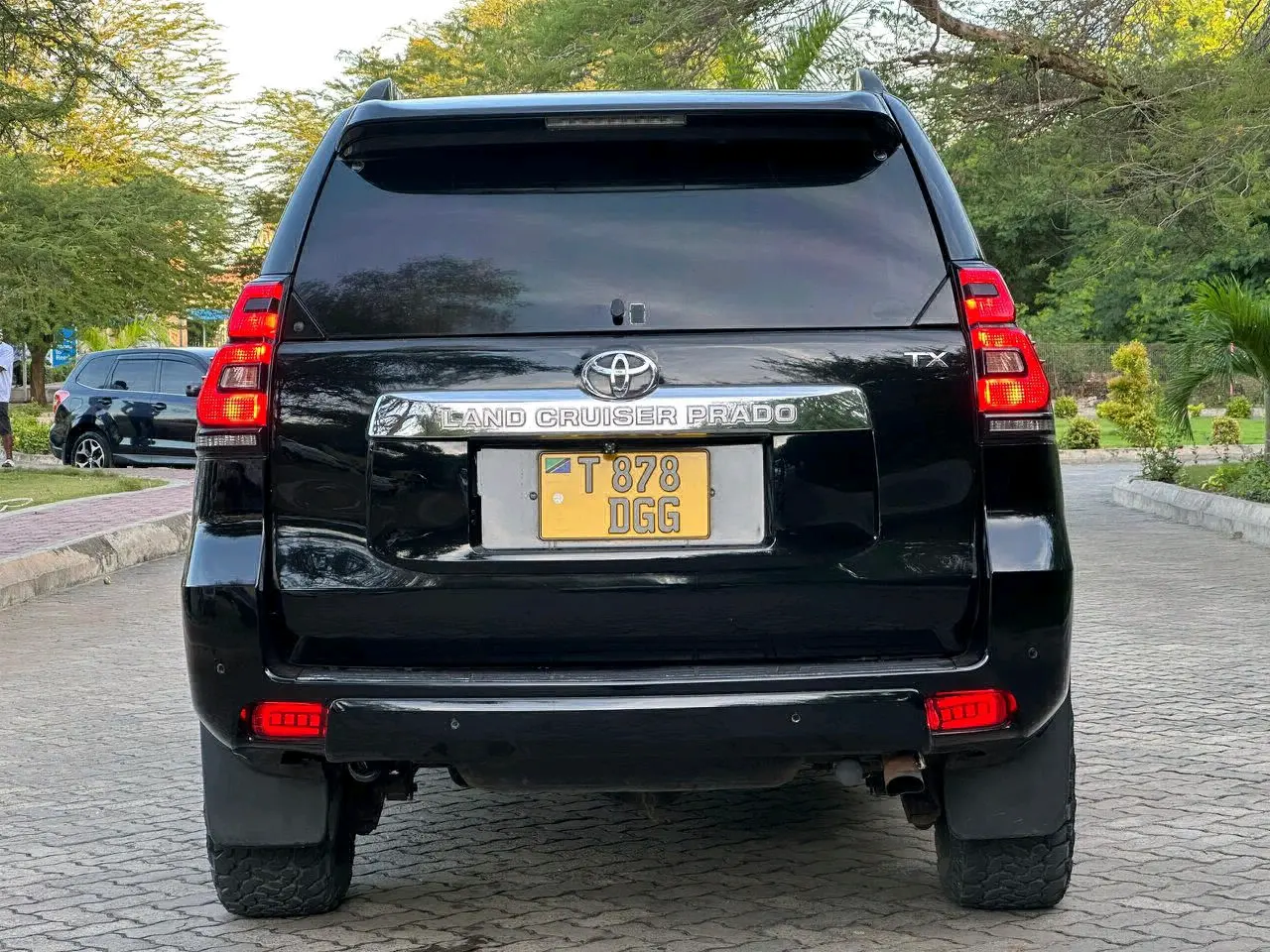 Toyota Land Cruiser Prado 150 (2011) thumbnail 4