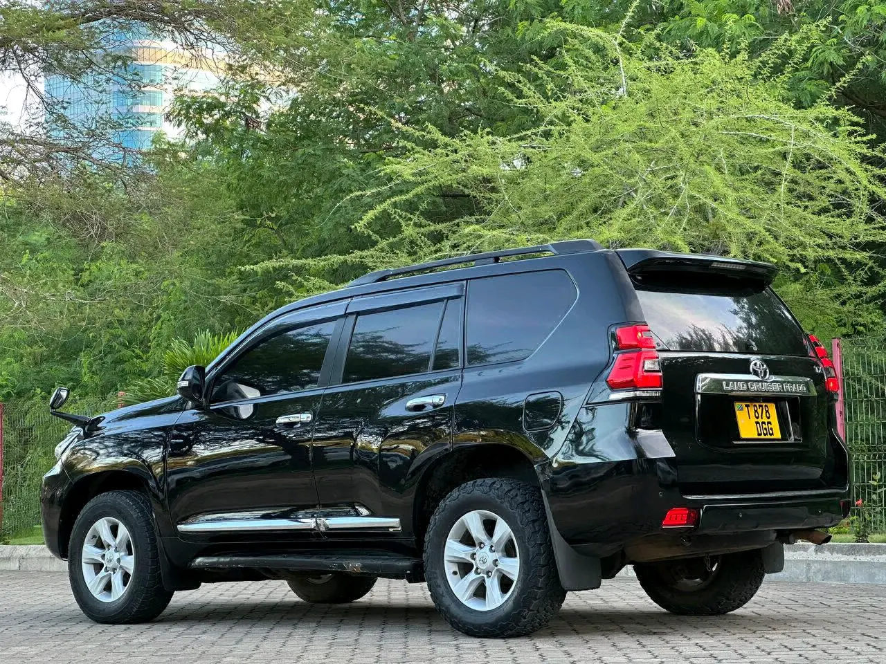 Toyota Land Cruiser Prado 150 (2011) thumbnail 5