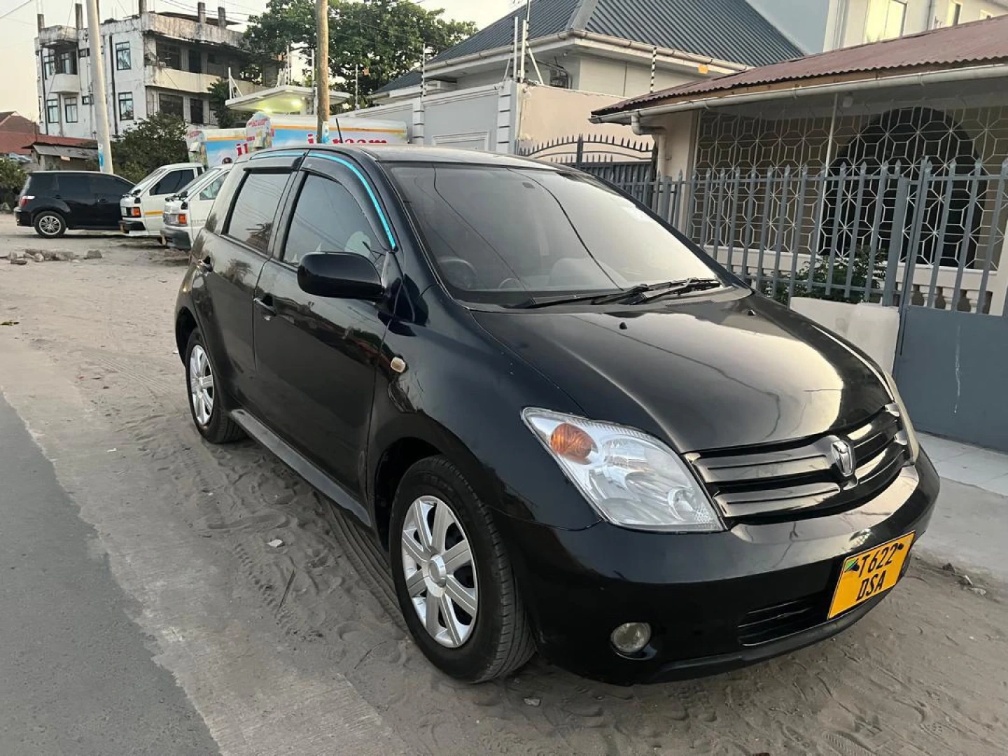 Black Toyota Ist 2005, 1290cc