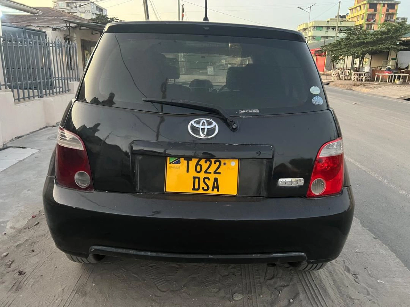 Black Toyota Ist 2005, 1290cc thumbnail 3