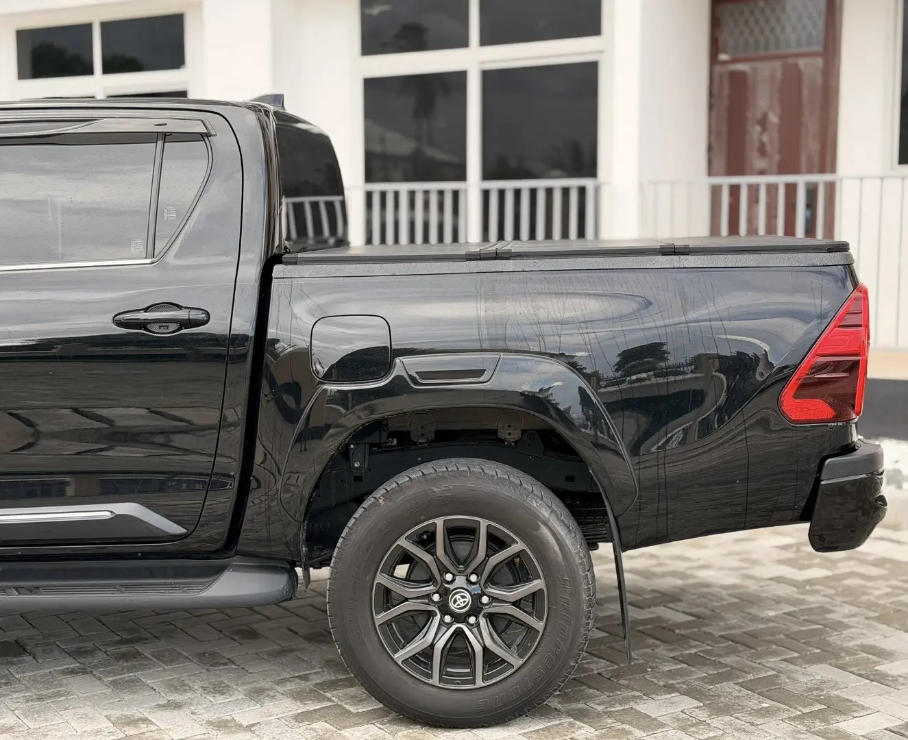 Toyota Hilux GR Sport (2023) thumbnail 3