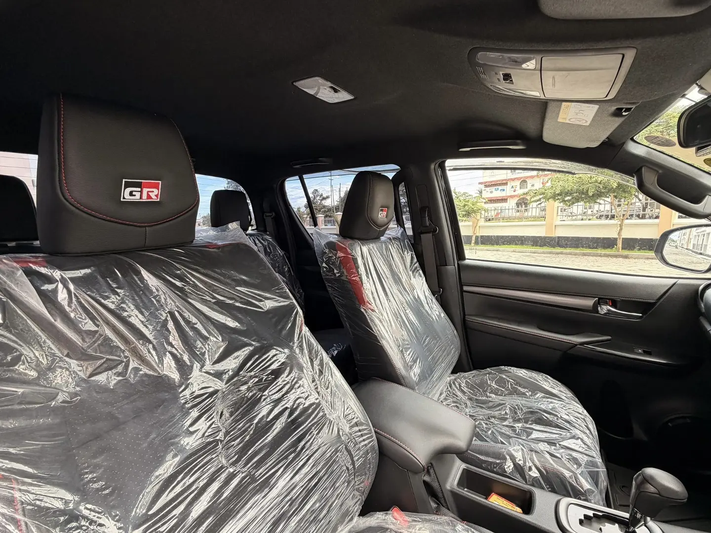 Toyota Hilux GR Sport (2023) thumbnail 7