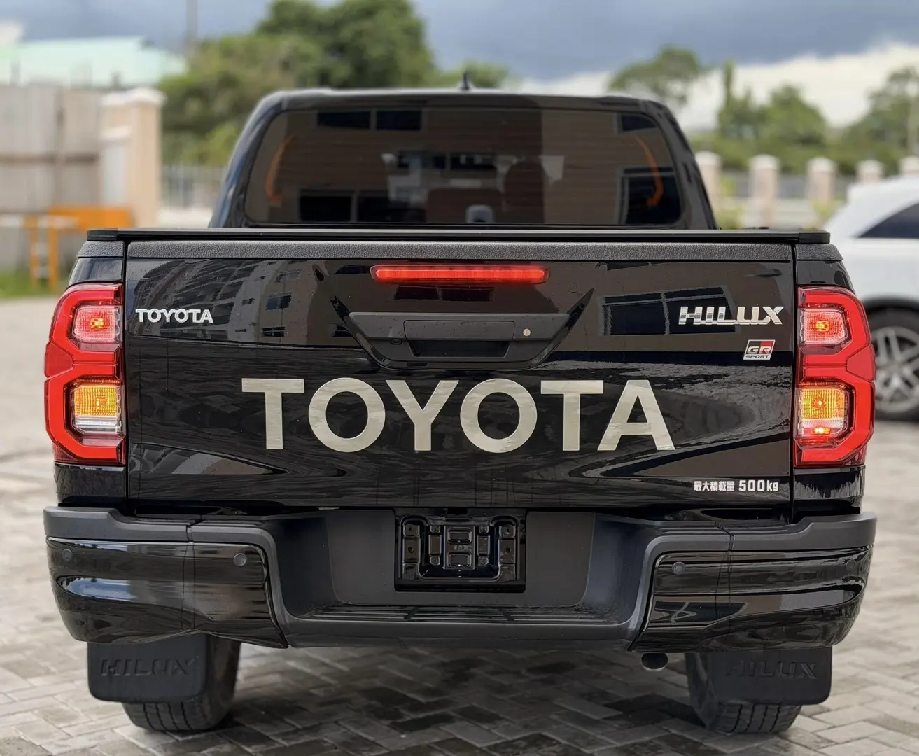 Toyota Hilux GR Sport (2023) thumbnail 9