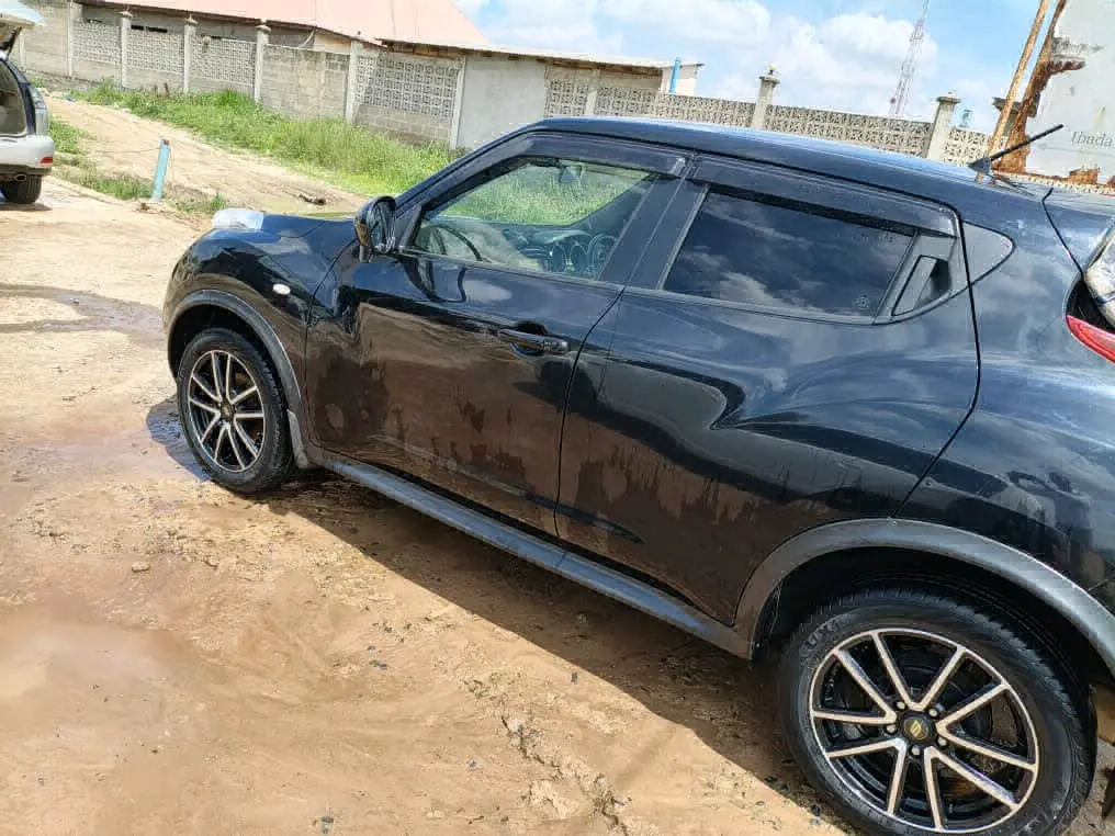 Nissan Juke 2012 Model, Dark Blue thumbnail 2