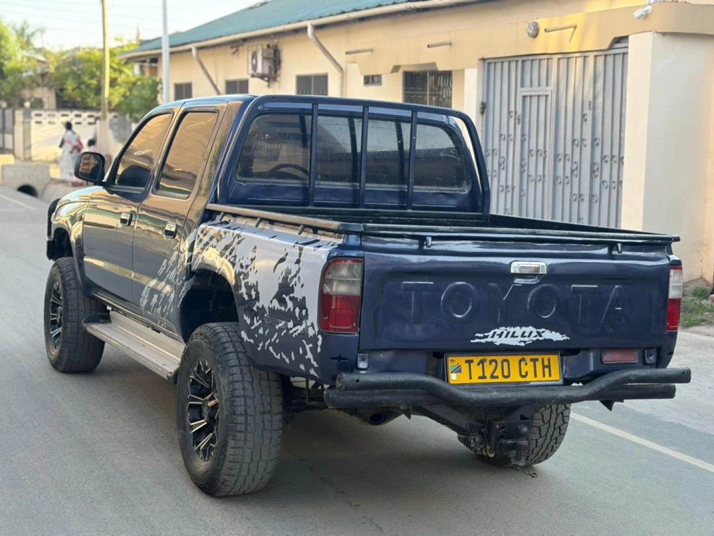 Toyota Hilux Double Cabin 2.8L Manual thumbnail 2