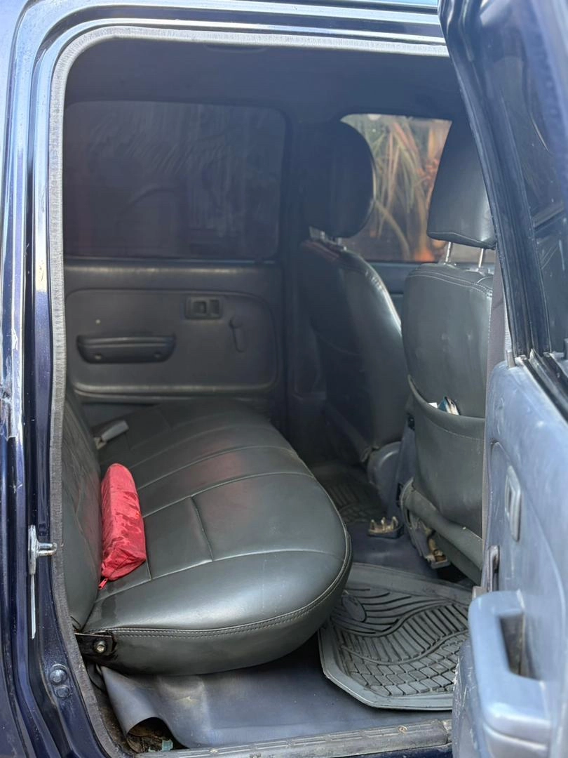 Toyota Hilux Double Cabin 2.8L Manual thumbnail 5