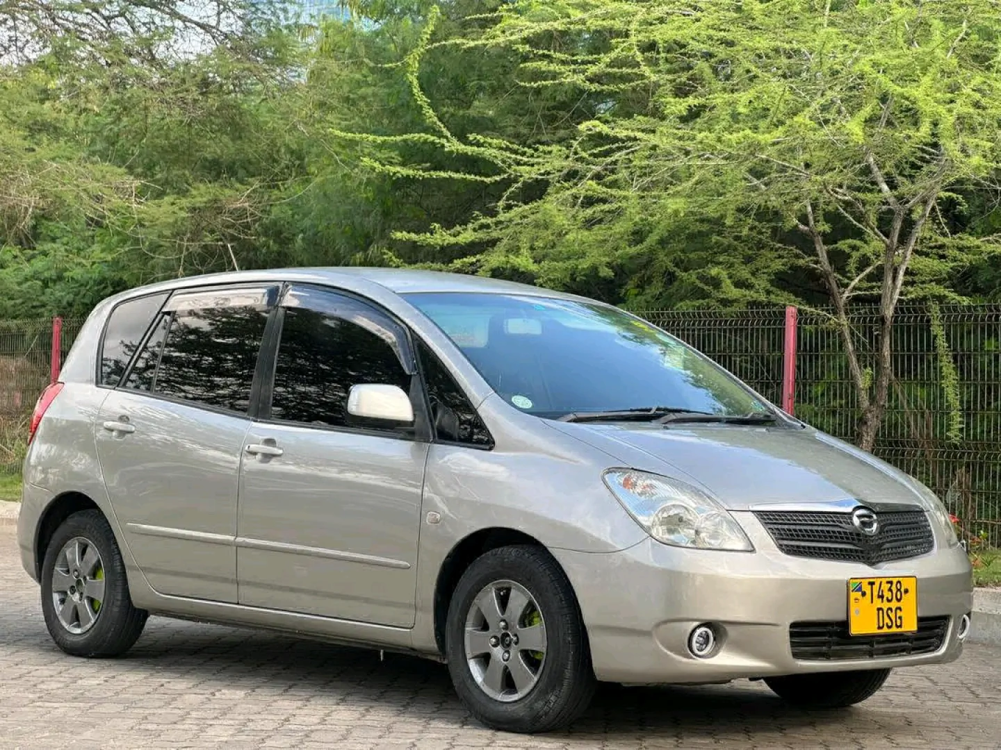 Toyota Spacio Minivan thumbnail 3