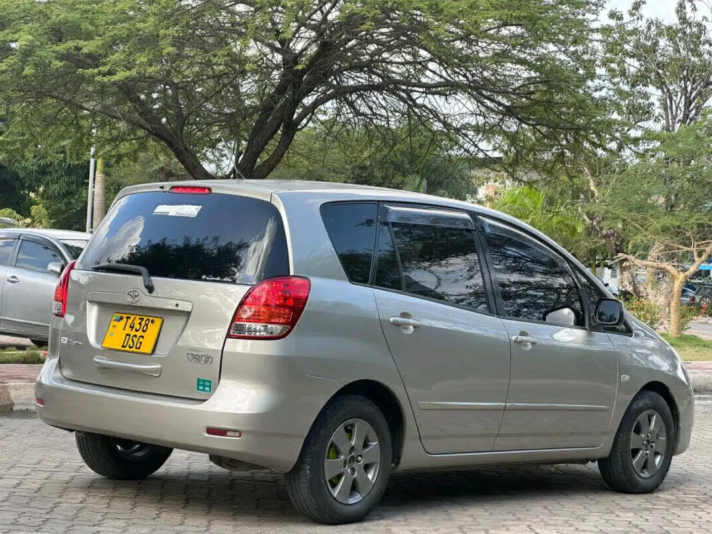 Toyota Spacio Minivan thumbnail 5