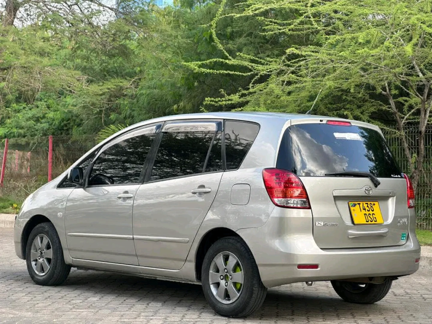 Toyota Spacio Minivan thumbnail 6