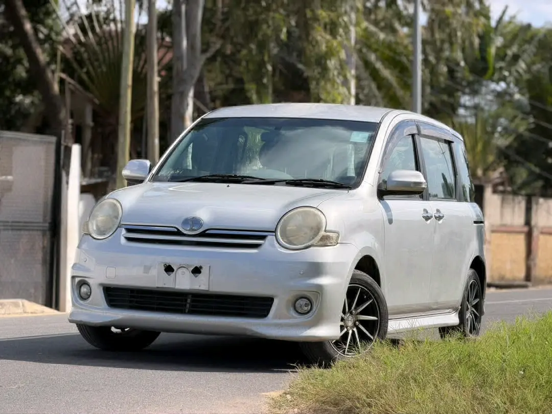 Toyota Sienta 2008 thumbnail 2