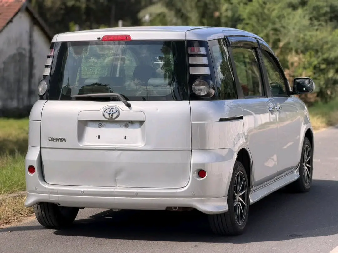 Toyota Sienta 2008 thumbnail 3