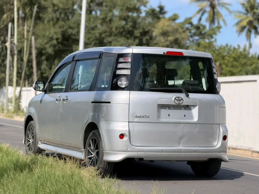 Toyota Sienta 2008 thumbnail 4
