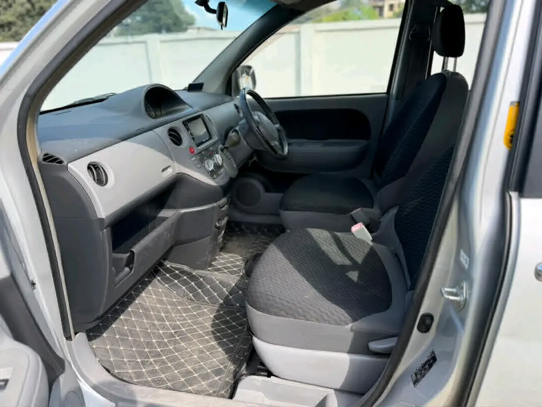 Toyota Sienta 2008 thumbnail 6