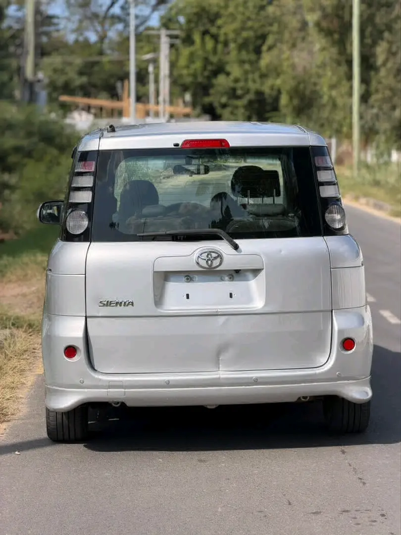 Toyota Sienta 2008 thumbnail 7