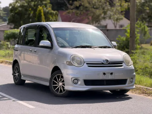 Toyota Sienta 2008