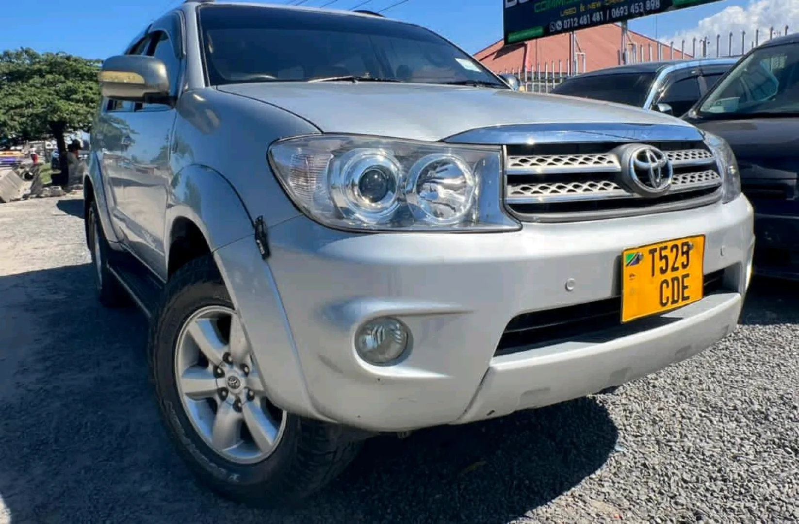 Toyota Fortuner SUV 2010 Model thumbnail 2