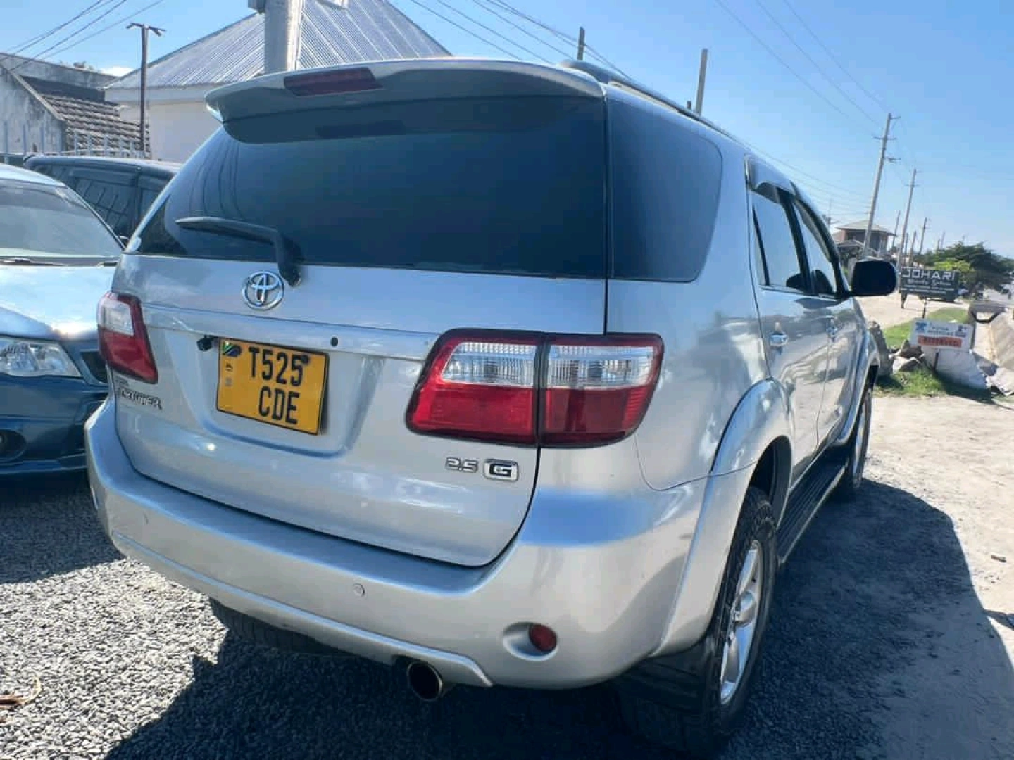 Toyota Fortuner SUV 2010 Model thumbnail 4