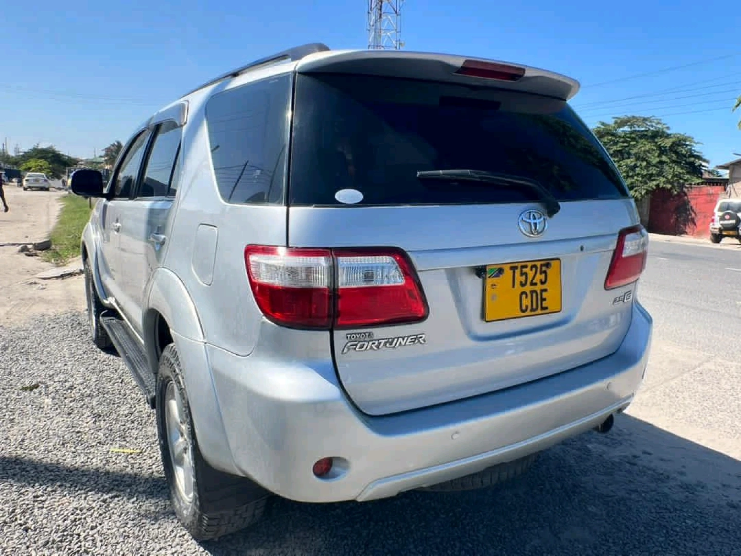 Toyota Fortuner SUV 2010 Model thumbnail 5