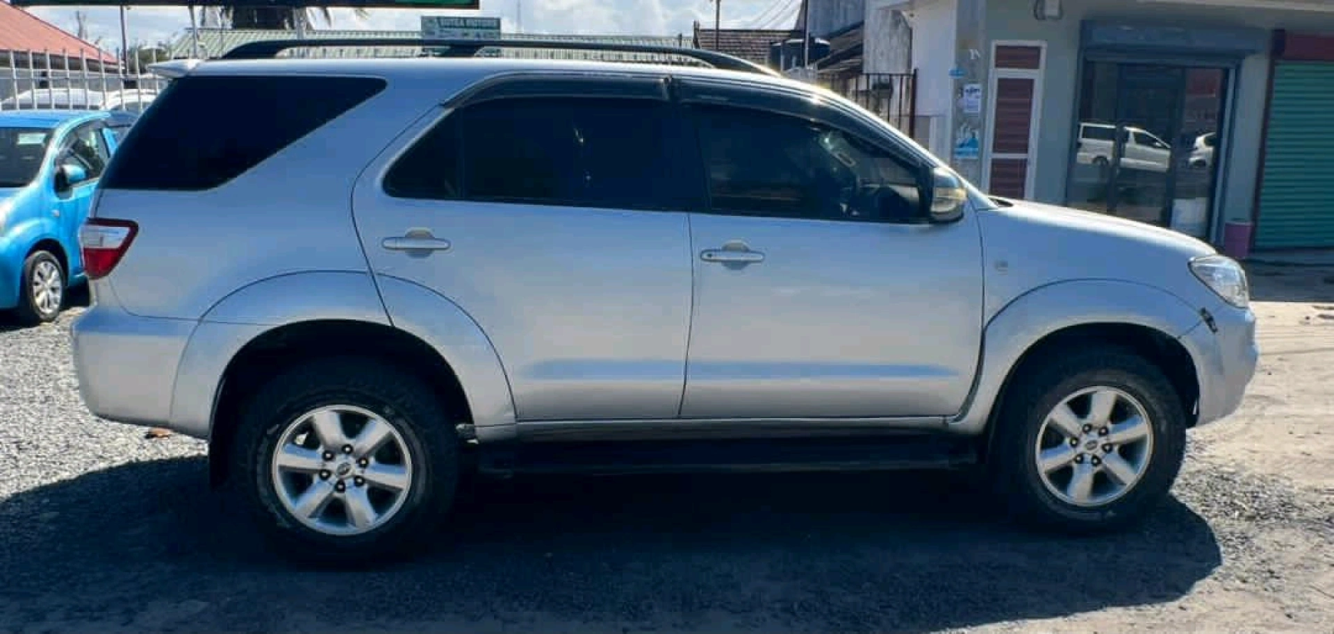 Toyota Fortuner SUV 2010 Model thumbnail 6