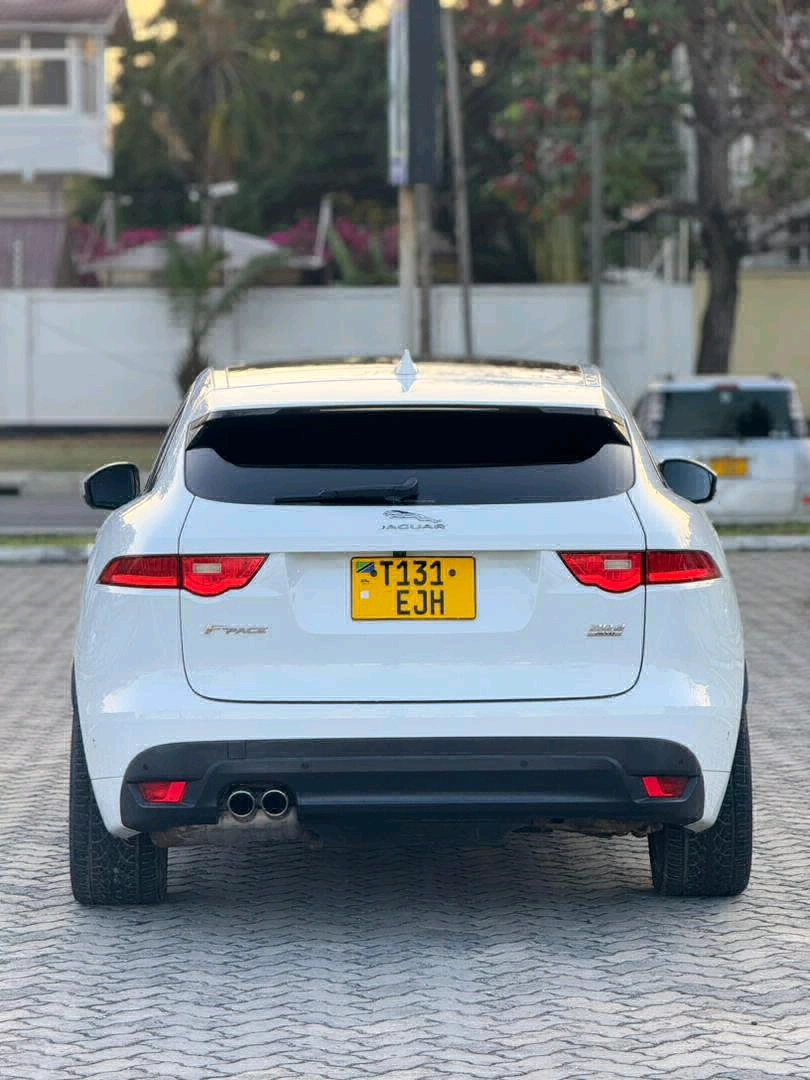 Jaguar F-PACE 2017 Diesel SUV (Low Mileage) thumbnail 6