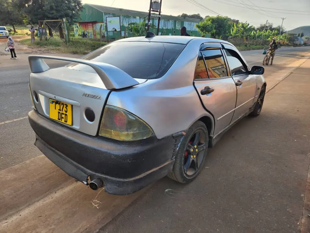 Toyota Altezza Silver thumbnail 3