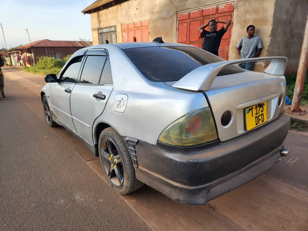 Toyota Altezza Silver thumbnail 7