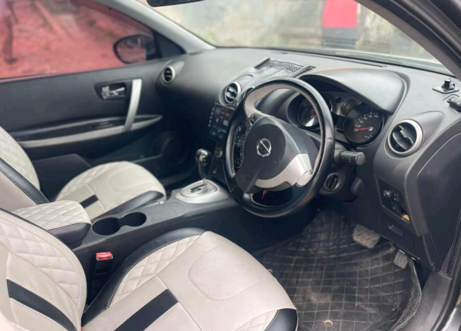 Nissan Dualis (Qashqai) 2009 Model with Sunroof thumbnail 8