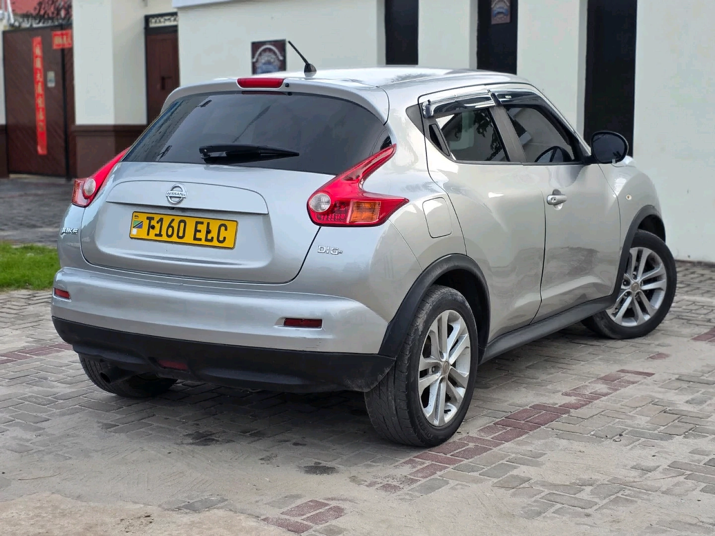 Nissan Juke 2014 Silver Low Mileage thumbnail 5