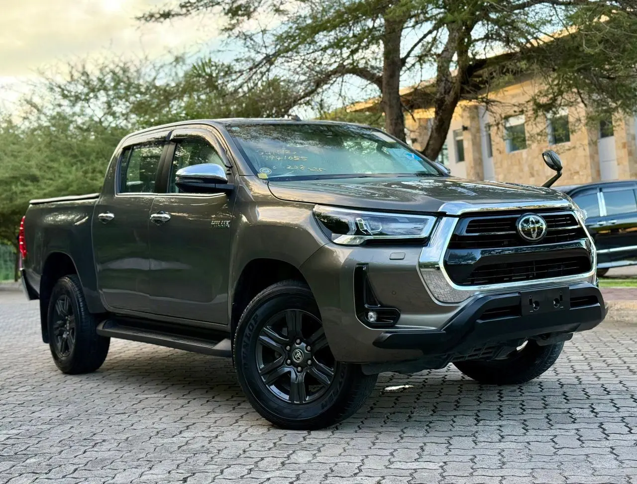 Toyota Hilux Double Cabin 2022 thumbnail 3