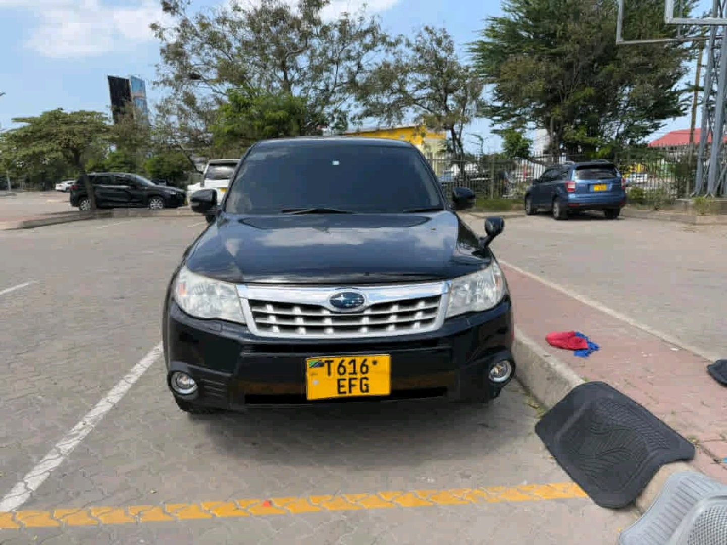 Subaru Forester 2011 Black (20M)