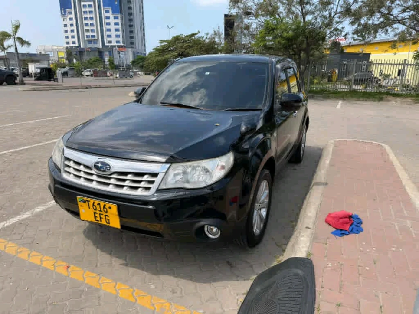 Subaru Forester 2011 Black (20M) thumbnail 3