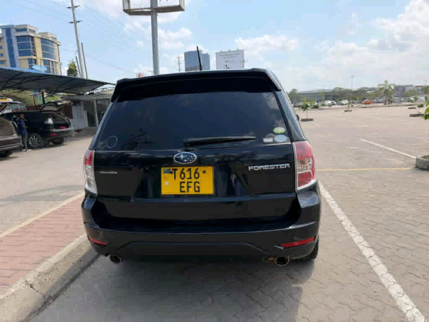 Subaru Forester 2011 Black (20M) thumbnail 4