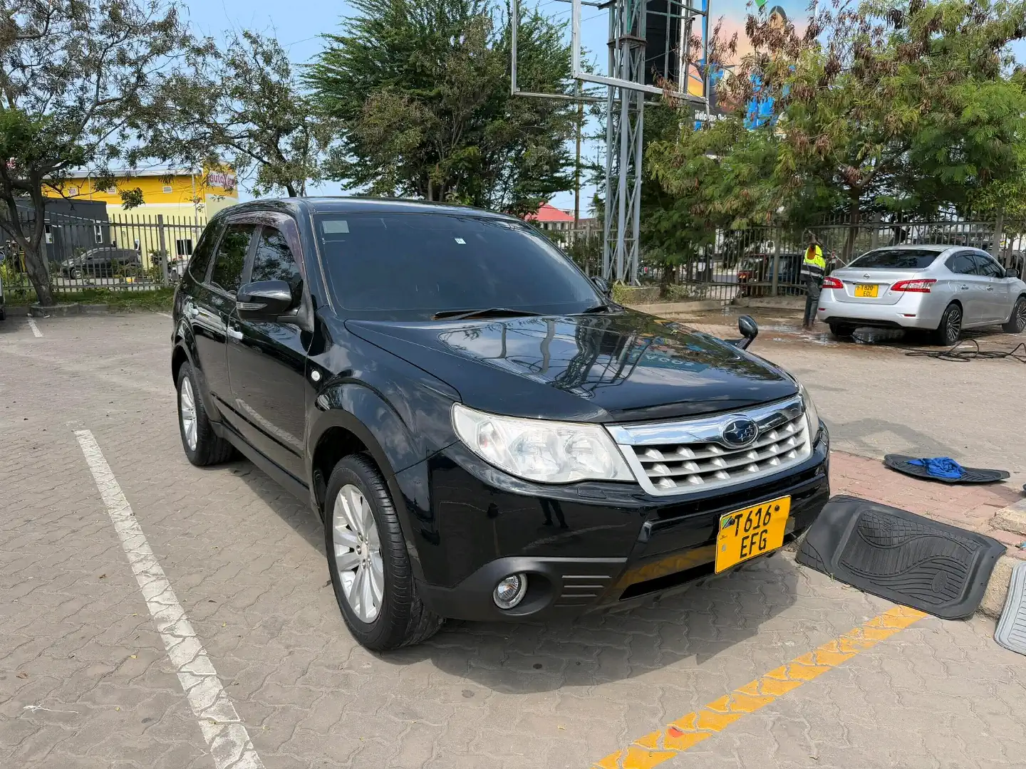 Subaru Forester 2011 Black (20M) thumbnail 6