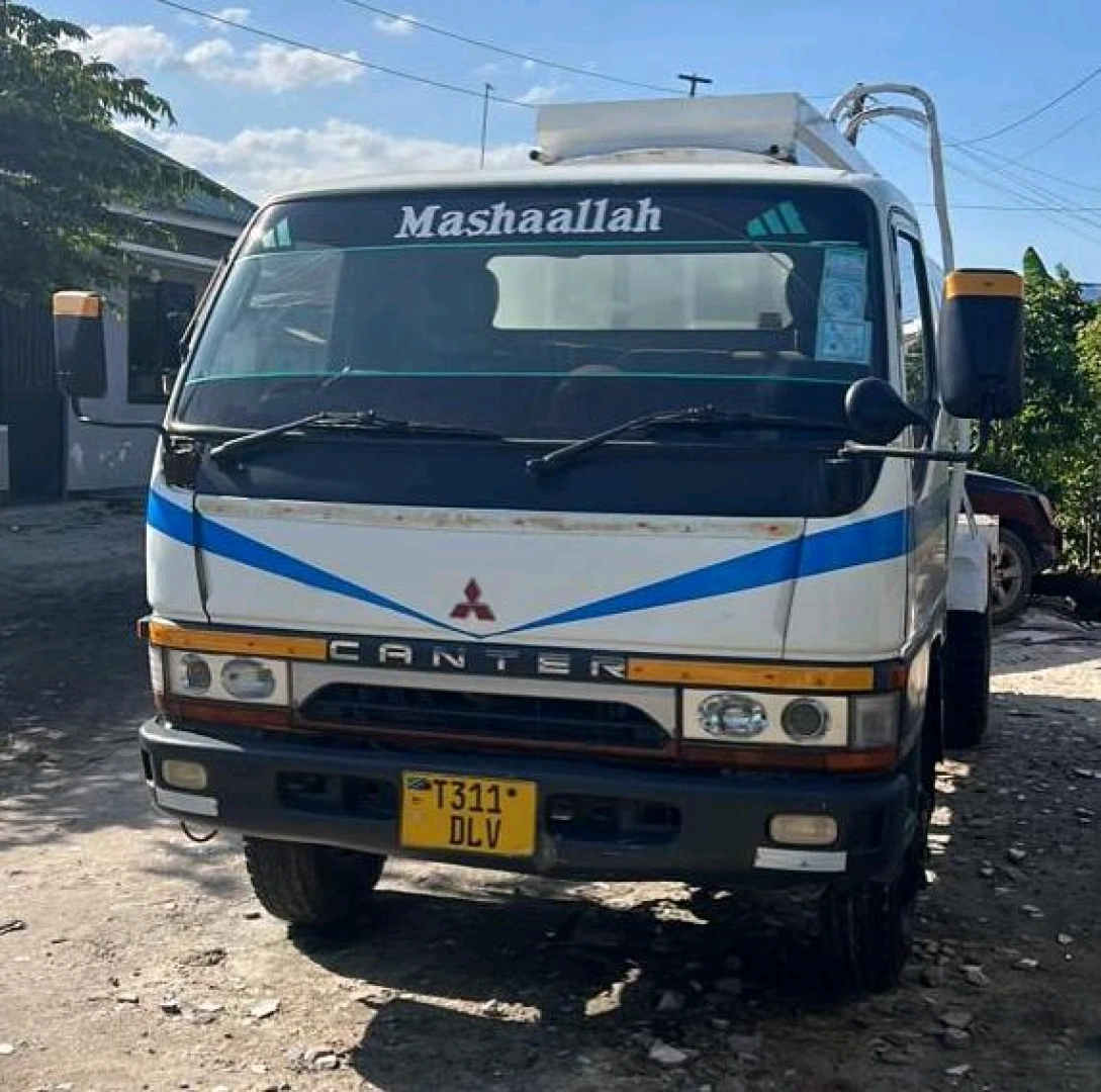 Mitsubishi Canter Water Tanker Truck DLV
