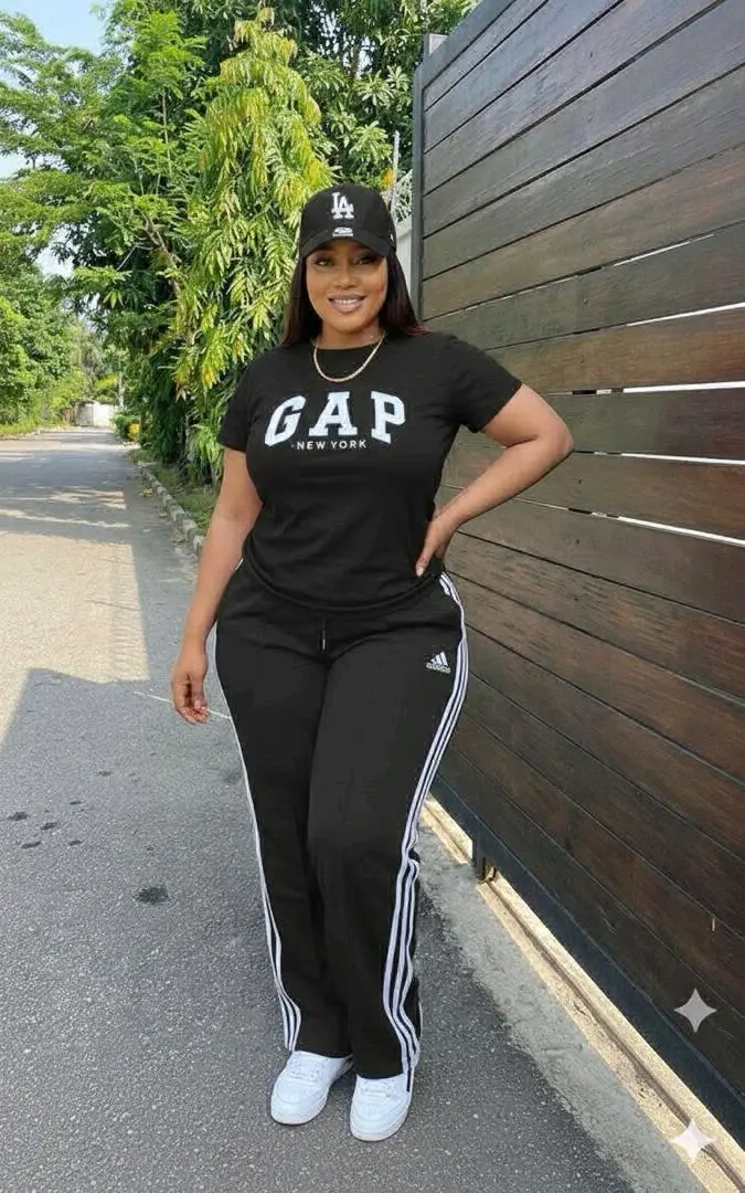 GAP Logo Tracksuits (T-shirt & Pants) - Sizes M, XL thumbnail 2